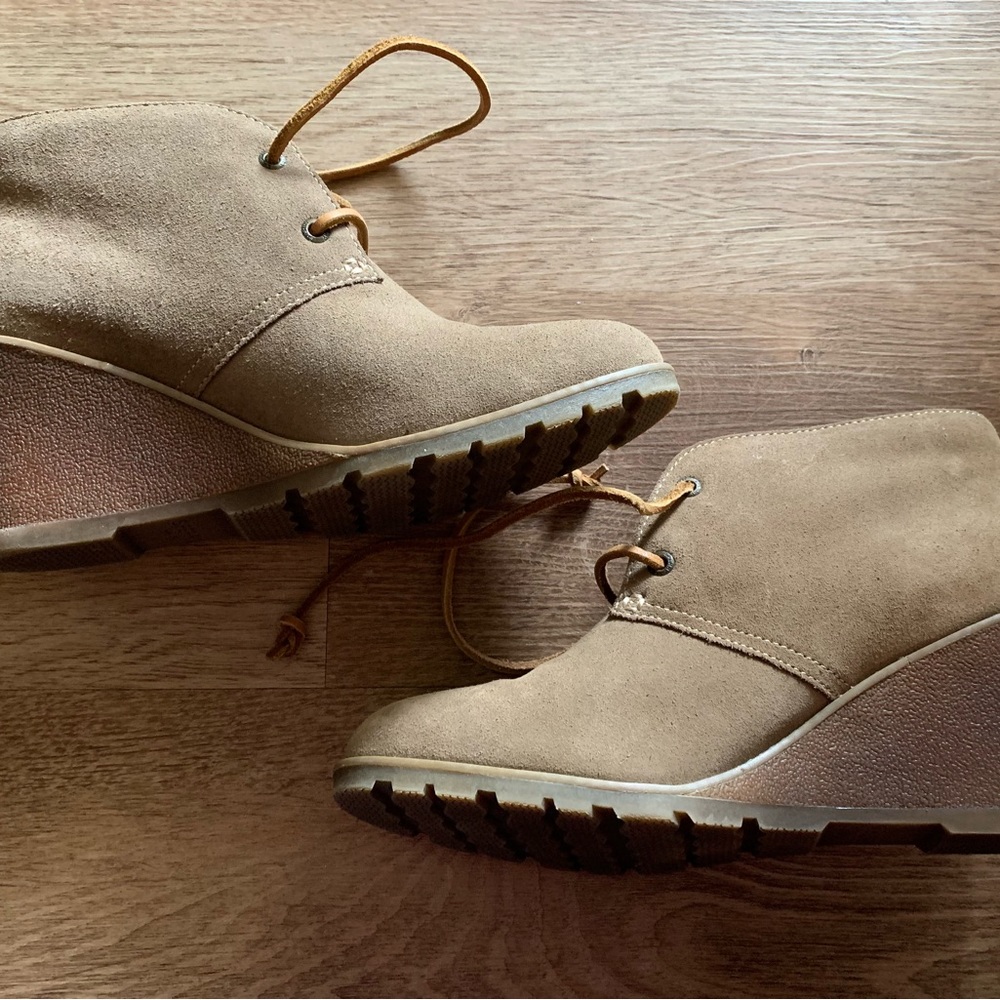 Sperry wedges.